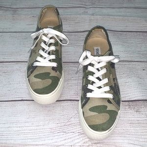 Steve Madden | Camo Platform Sneakers